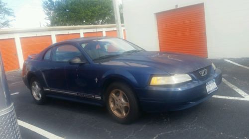 Ford : Mustang V6 2000 ford mustang base coupe 2 door 3.8 l
