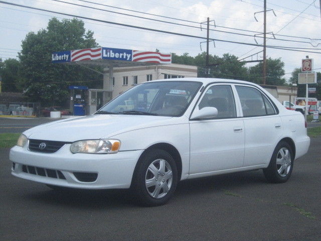 Toyota : Corolla 2001 toyota corolla 4 cyl only 49 000 miles no reserve