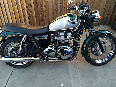 Triumph : Bonneville runs well, new tires, well maintained, green, silver, British,  one owner