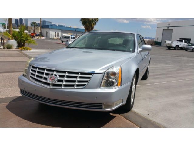 Cadillac : DTS 4dr Sdn w/1S FULLY LOADED WITH LUXURY