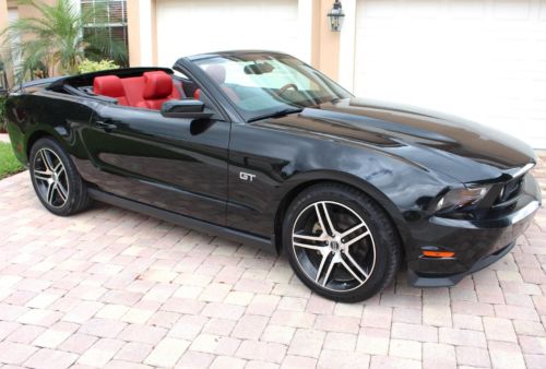 Ford : Mustang Black 2010 ford mustang gt 4.6 auto low miles black red leather interior convertible