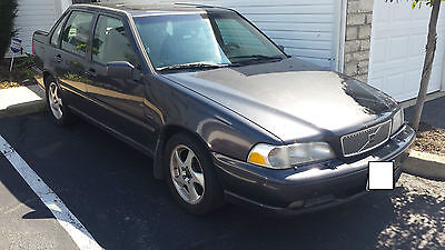 Volvo : S70 T5 Volvo s70 T5 turbocharged Sedan, heated leather, reliable!