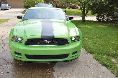 Ford : Mustang Base Coupe 2-Door 2014 ford mustang v 6 green with racing stripes minor hail damage est 925