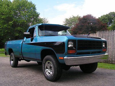 Dodge : Ram 2500 2 DOOR 1982 dodge ram ton pick up 4 x 4 this truck has been restored sounds and runs