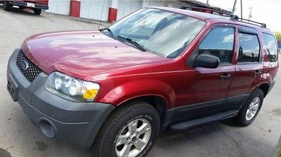 Ford : Escape XLT  2005 ford escape xlt 4 x 4