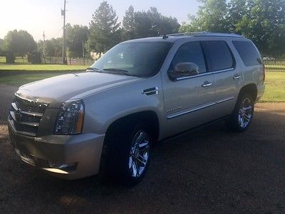 Cadillac : Escalade Platinum 2013 cadillac escalade awd platinum edition 27 202 miles 3 entertainment tvs