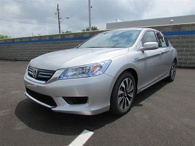 Honda : Accord 4dr Sedan Touring 4 dr sedan touring new cvt 2.0 l 4 cyl alabaster silver metallic