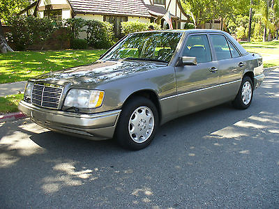 Mercedes-Benz : 300-Series Beautiful 1995 Mercedes Benz E 300 Diesel  Great Condition  LOW MILES  MUST SEE