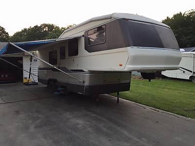 1992 Fleetwood Avion 5th Wheel Camper.  31.5' with 10' Slide Out Room.