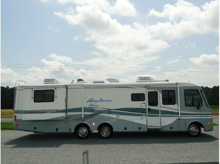 1998 Fleetwood Pace Arrow 36B