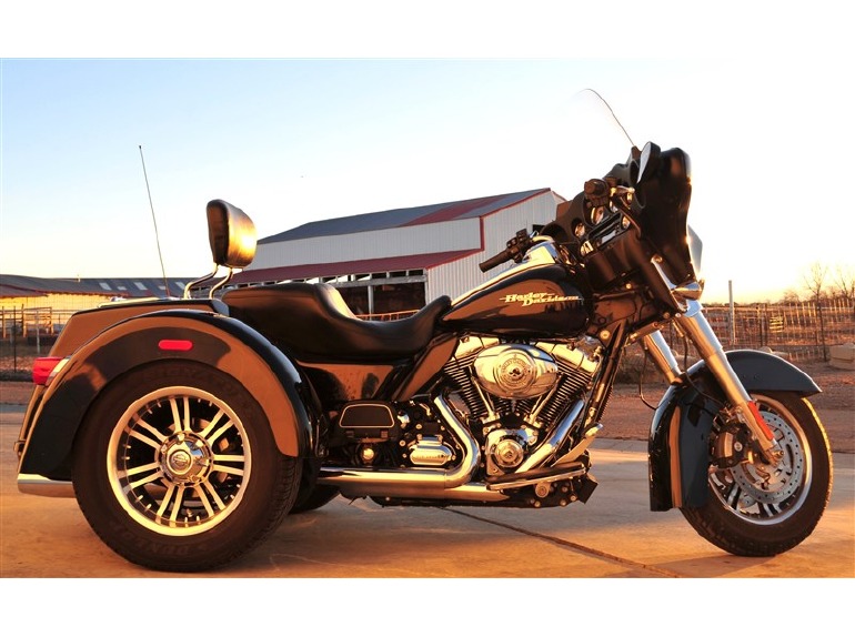 2010 Harley Davidson Trike - Street Glide? FLHXXX