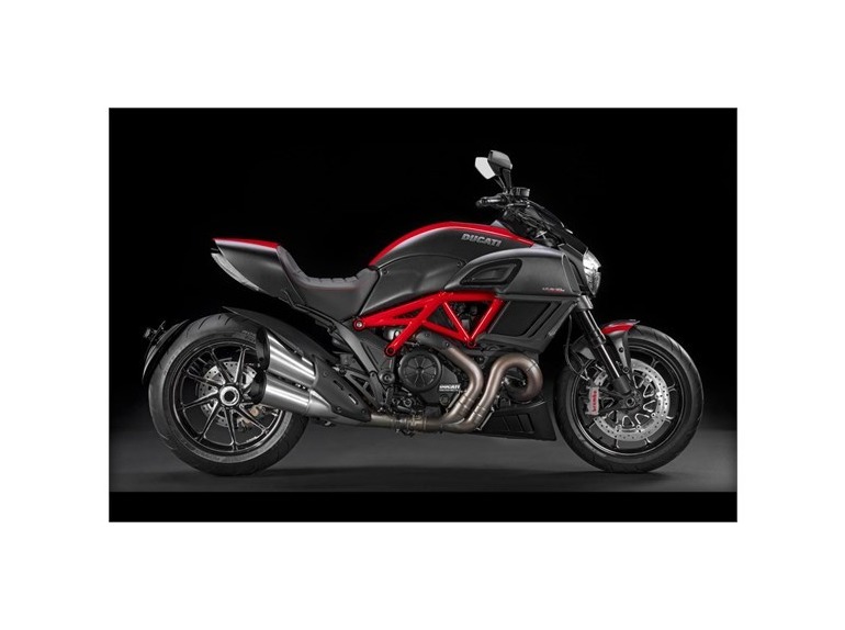 2015 Ducati Diavel Carbon - Red and Matt Carbon