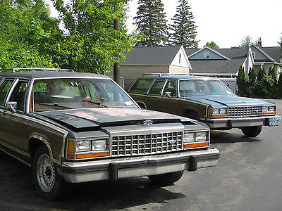 Ford : Crown Victoria LTD Country Squire pair(2) 1986 Ford LTD Country Squire station wagons
