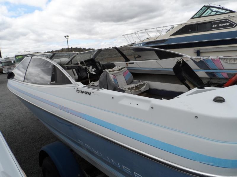 1989 Bayliner Capri Project / Parts Boat with Trailer