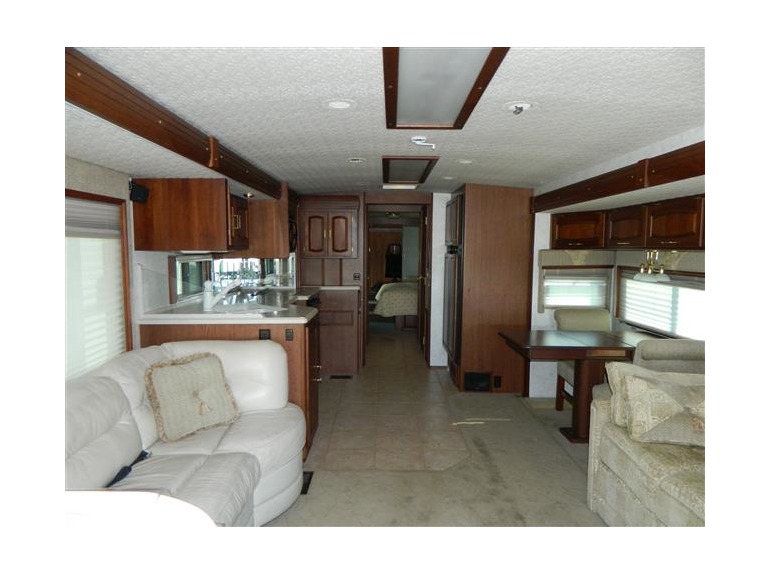 2003 Winnebago Ultimate Advantage 40K