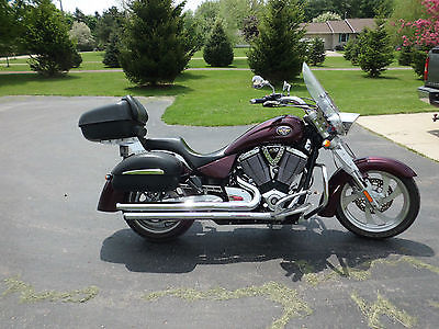 Victory : Kingpin Tour Bagger 2008 victory kingpin tour bagger loaded with extras 13 000 miles