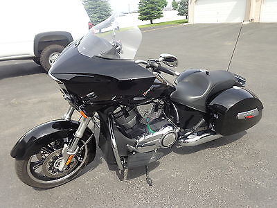 Victory : Cross Country 2014 victory cross country motorcycle black with 1000 miles
