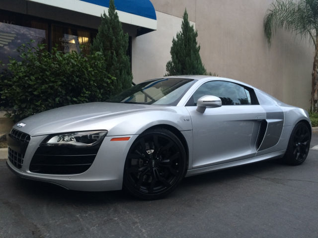 Audi : R8 2dr Cpe Auto FULLY LOADED SILVER R8, V10 PKG, BEAUTIFUL TWO TONE INTERIOR, CLEAN CARFAX, CALL