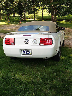 Ford : Mustang Base Convertible 2-Door 2006 ford mustang base convertible 2 door 4.0 l white tan int 33 000 mls clean