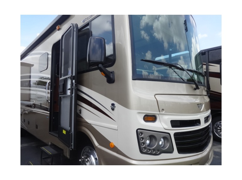 2016 Fleetwood Bounder 33c