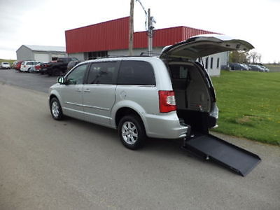 Chrysler : Town & Country CHRYSLER TOWN COUNTRY REAR ENTRY WITH ADA VAN  WHEELCHAIR HANDICAP 2011 CHRYSLER TOWN COUNTRY REAR ENTRY  RAMP WITH ADA