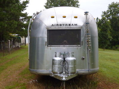 Airstream International Travel Trailer 1966 26’