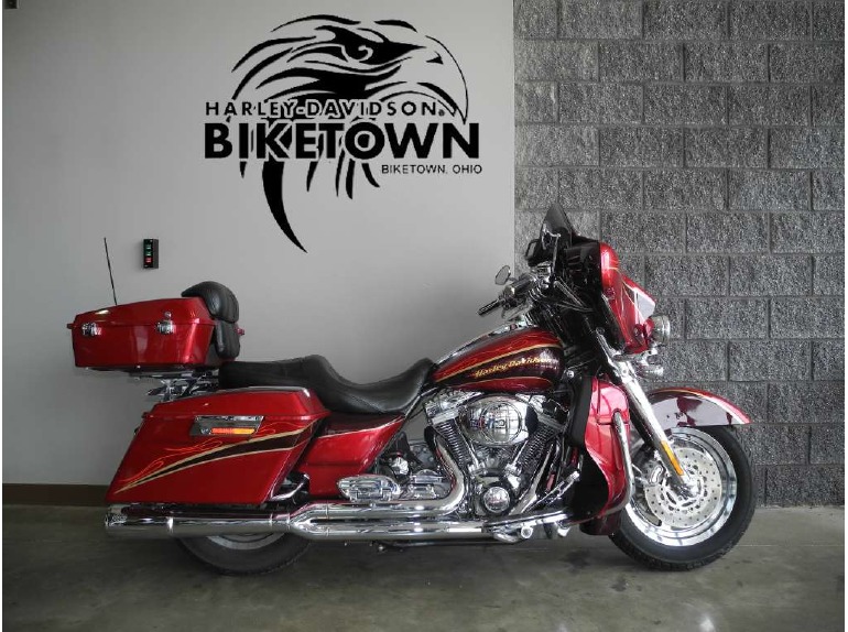 2005 Harley-Davidson FLHTCSE2 Screamin' Eagle Electra Glide  2