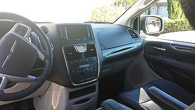 Chrysler : Town & Country touring 2013 chrysler town country with only 22 k miles clean title