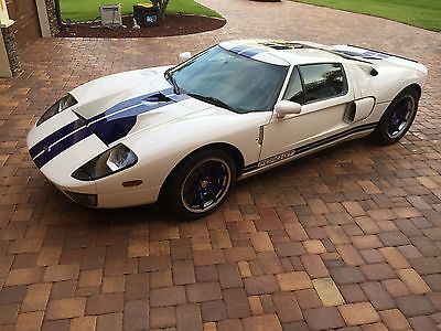 Ford : Ford GT FORD GT 5.4L SUPERCHARGED V8 CUSTOM 4-OPTION PREMI 2 nd owner 4 option 5 000 mile white with blue stripes all books and records