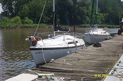 1990 MacGregor 26 sailboat with 6 hp outboard Nissan motor, tiller,& swing keel