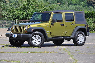 Jeep : Wrangler UNLIMITED X UNLIMITED X - 4 Door - 6-Speed Manual - A/C - Cruise - CD - CLEAN!