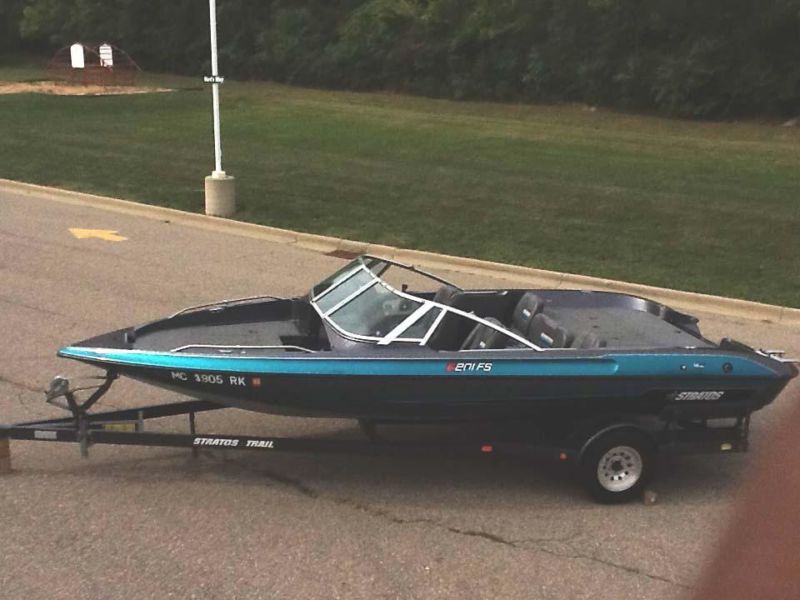 1997 STRATOS BOAT 21 FT