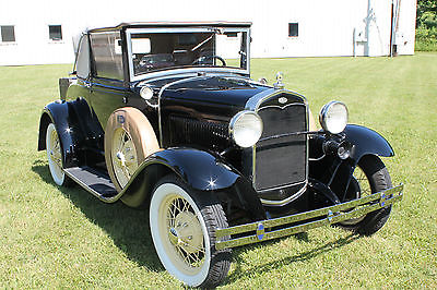 Ford : Model A Cabriolet 68B Ford Model A Cabriolet 68B 4 cylinder auto, white wall tires, luggage rack