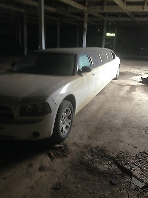 Dodge : Charger Base Sedan 4-Door 2006 dodge charger limo limousine 17 k miles vandalized runs and drives