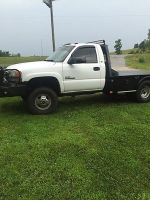 GMC : Sierra 3500 SLE Cab & Chassis 2-Door 2003 gmc 3500 sle cab and chassis 4 x 4 with cm skirted flatbed