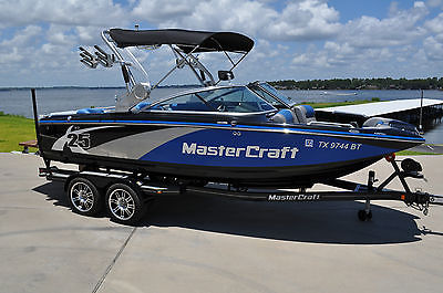2012 Mastercraft X25 - Wakeboard / Ski Boat - Loaded - only 110 hours - Like new