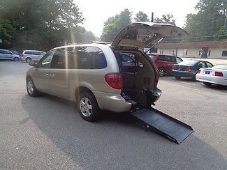 Dodge : Caravan SXT hANDICAP WHEELCHAIR ACCESSIBLE VAN 2006 gold sxt handicap wheelchair accessible van