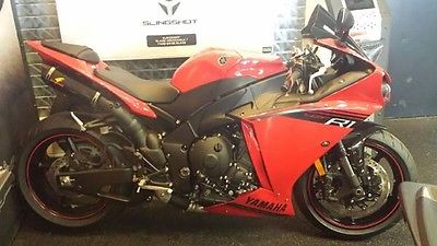 Yamaha : YZF-R 2014 yamaha r 1 only 70 miles a lot of after market parts