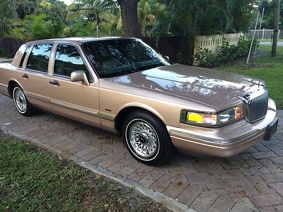 Lincoln : Town Car Cartier Sedan 4-Door 1996 lincoln town car brown with tan leather interior 80106 miles