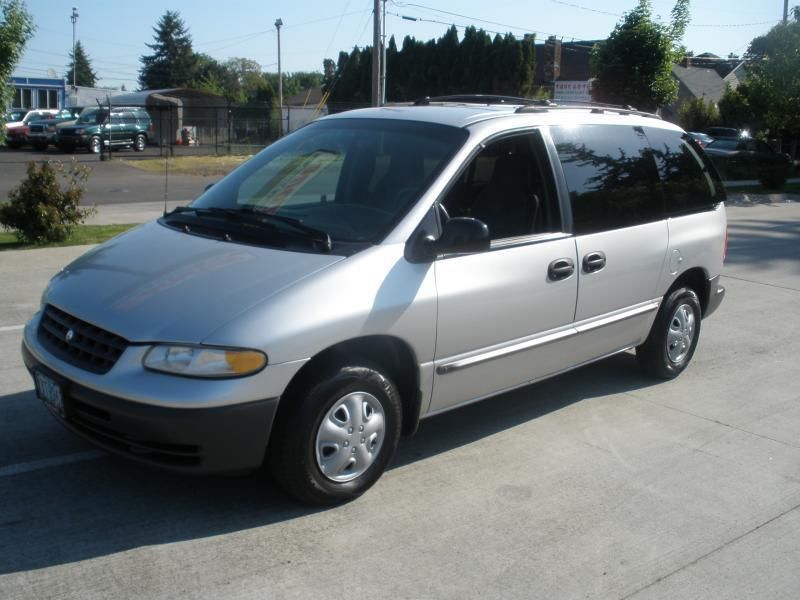 2000 Plymouth Voyager Minivan