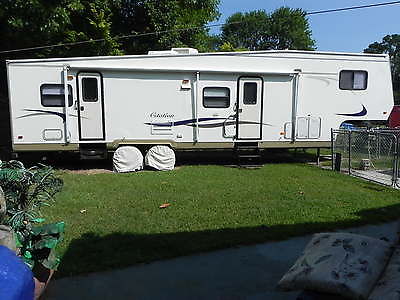 2001 Thor 37 1/2ft. Toyhauler Gooseneck (1 slide)