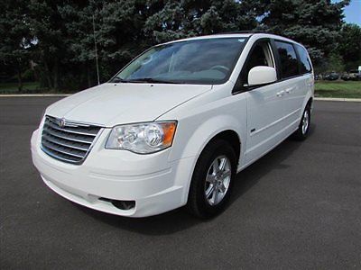 Chrysler : Town & Country 4dr Wagon Touring 4 dr wagon touring low miles van automatic gasoline 3.8 l v 6 cyl white