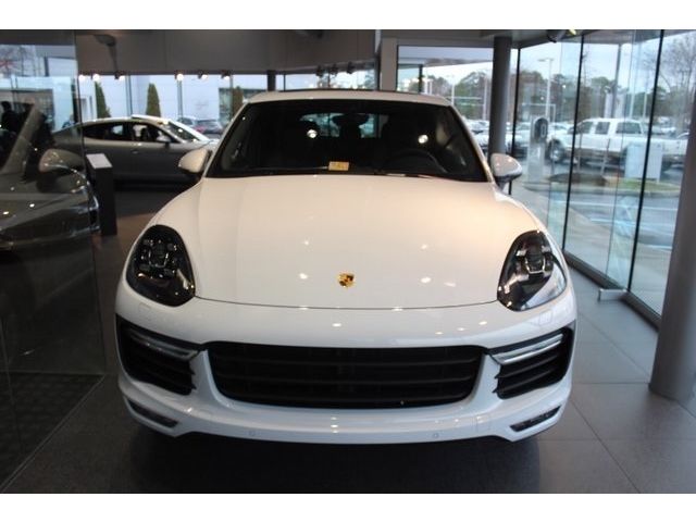 Porsche : Cayenne Turbo Cayenne Turbo ...    520 Horsepower   Call for Special Pricing !