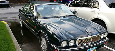Jaguar : XJ6 XJ6 JAGUAR XJ6 GREEN 4 DOOR