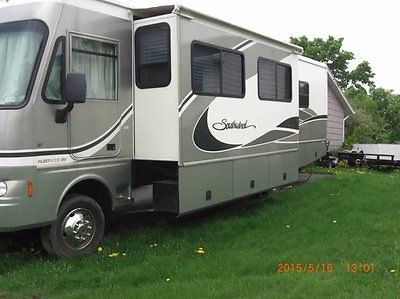 2004 Fleetwood Southwind 32VS 12767 Miles Class A 32 FT Gas V10 2 Slides