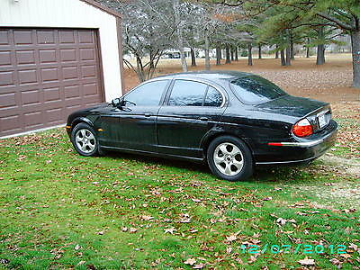 Jaguar : S-Type Sport Sedan 4-Door Very Good condition  Black on black and has all the buttons and whstles