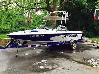 2000 Moomba Mobius Wakeboard Boat