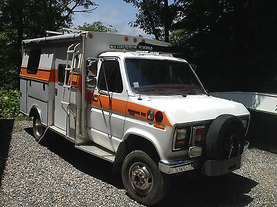 Ford : E-Series Van Ambulance Expedition Vehicle - 4X4 Diesel, 50,000 geniune miles