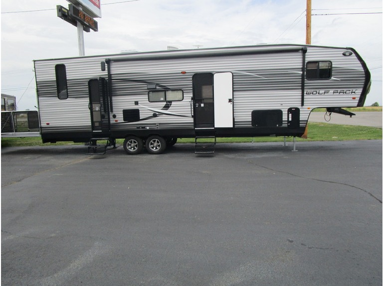 2016 Forest River Cherokee Toy Hauler 305WP