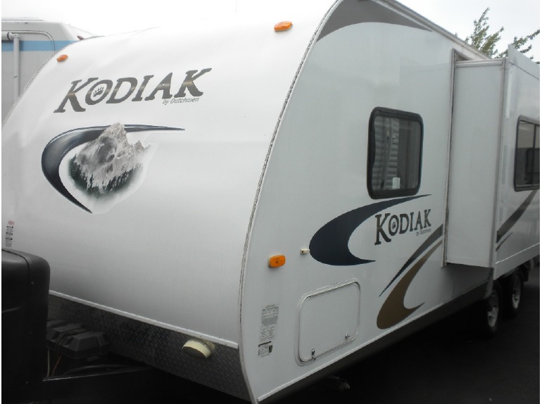 2011 Kodiak 25ft Trailer W/Slideout 251